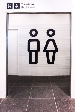 UWie Restrooms 04