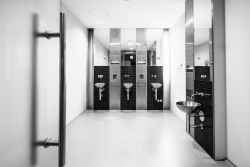 UWie Restrooms 05