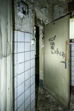 UWie Restrooms 11